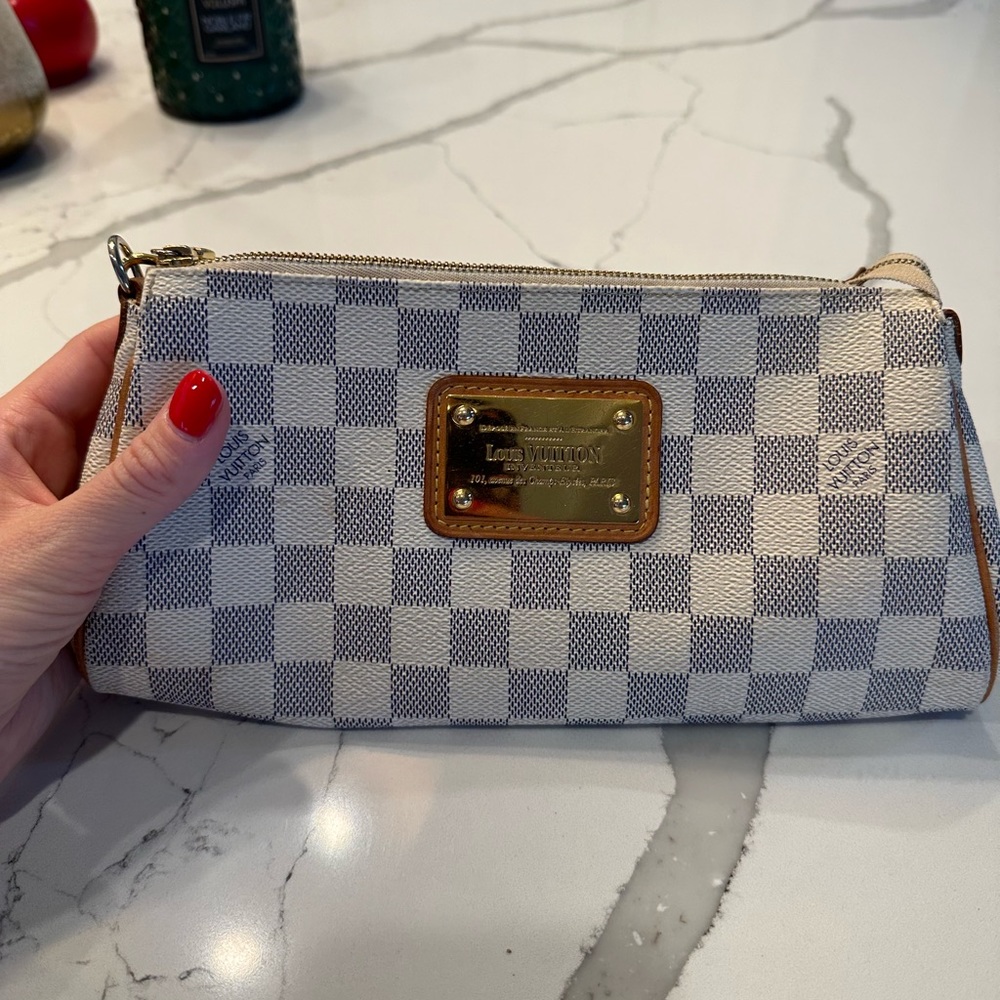 Louis Vuitton Eva clutch